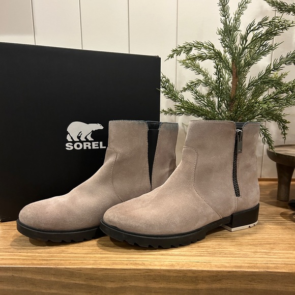 Sorel Shoes - Sorel Women's Emelie Chelsea Waterproof Boots